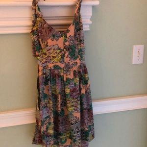 Patterned dress with a low back and tie